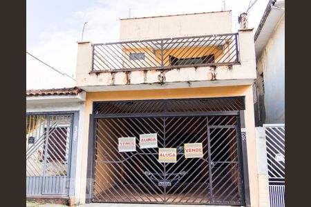 Casa à venda com 157m², 4 quartos e 2 vagasFachada