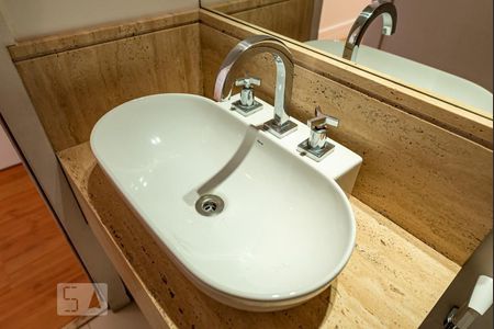 Apartamento à venda com 100m², 2 quartos e 2 vagas Apartamento à venda com 100m², 2 quartos e 2 vagasBanheiro da Suíte 1