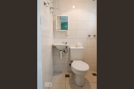 Apartamento à venda com 100m², 2 quartos e 2 vagas Apartamento à venda com 100m², 2 quartos e 2 vagasBanheiro de Serviço