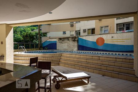 Apartamento à venda com 100m², 2 quartos e 2 vagas Apartamento à venda com 100m², 2 quartos e 2 vagasÁrea comum - Piscina