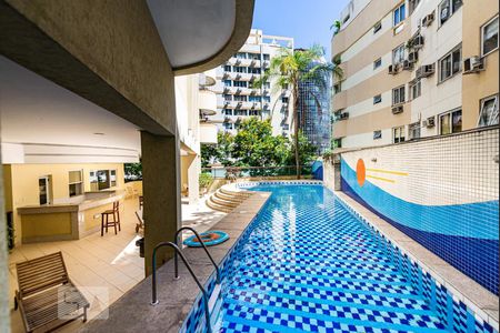 Apartamento à venda com 100m², 2 quartos e 2 vagas Apartamento à venda com 100m², 2 quartos e 2 vagasÁrea comum - Piscina