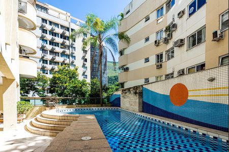 Apartamento à venda com 100m², 2 quartos e 2 vagas Apartamento à venda com 100m², 2 quartos e 2 vagasÁrea comum - Piscina