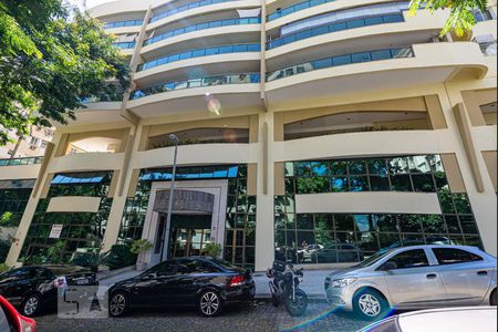 Apartamento à venda com 100m², 2 quartos e 2 vagas Apartamento à venda com 100m², 2 quartos e 2 vagasFachada