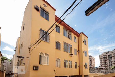 Apartamento à venda com 60m², 2 quartos e 1 vaga Apartamento à venda com 60m², 2 quartos e 1 vagaFachada