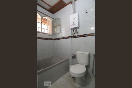 Casa para alugar com 486m², 5 quartos e 3 vagasBanheiro da Suíte 1