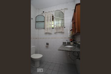 Casa para alugar com 486m², 5 quartos e 3 vagasBanheiro Social