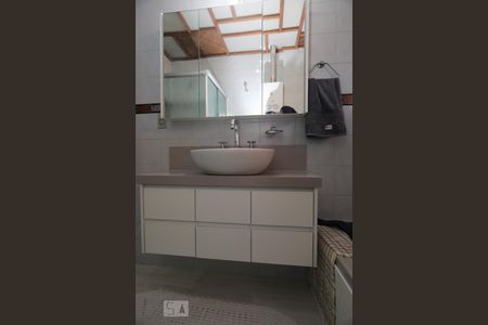 Casa para alugar com 486m², 5 quartos e 3 vagasBanheiro da Suíte 1