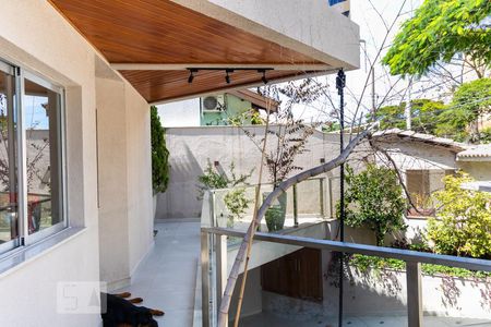 Casa à venda com 700m², 3 quartos e 6 vagasEntrada