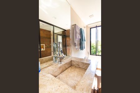 Casa à venda com 700m², 3 quartos e 6 vagasPia