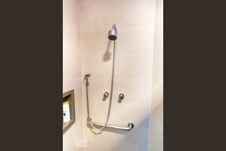 Casa à venda com 700m², 3 quartos e 6 vagasChuveiro