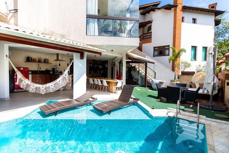 Casa à venda com 700m², 3 quartos e 6 vagasChurrasqueira, Piscina e Bar