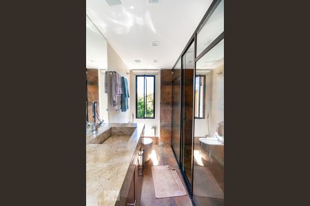 Casa à venda com 700m², 3 quartos e 6 vagasBanheiro da Suíte 1