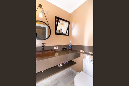 Casa à venda com 700m², 3 quartos e 6 vagasBanheiro da Suíte 2