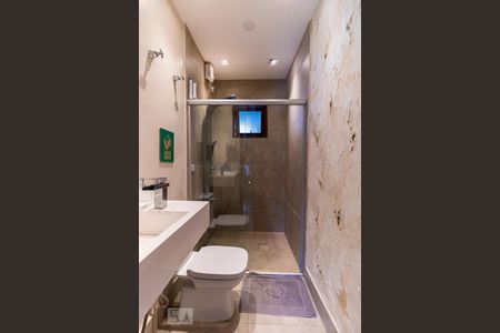 Casa à venda com 700m², 3 quartos e 6 vagasBanheiro