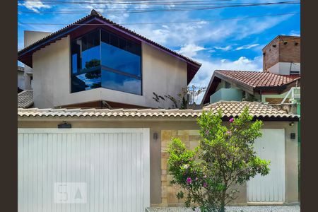 Casa à venda com 700m², 3 quartos e 6 vagasFachada