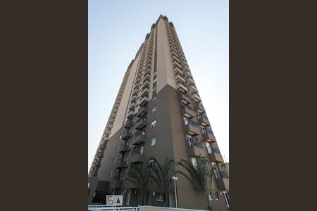 Apartamento para alugar com 61m², 2 quartos e 1 vaga Apartamento para alugar com 61m², 2 quartos e 1 vagaFachada