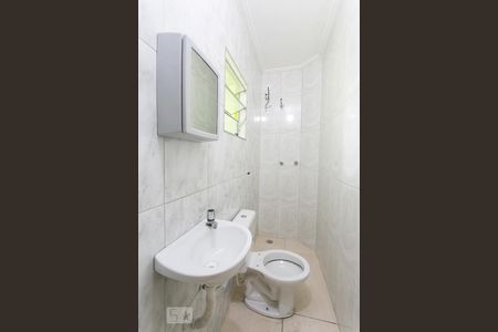 Banheiro de casa para alugar com 1 quarto, 40m² em Jardim Teresa, São Paulo