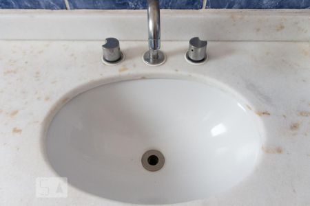 Casa à venda com 143m², 3 quartos e 2 vagasBanheiro suíte 3