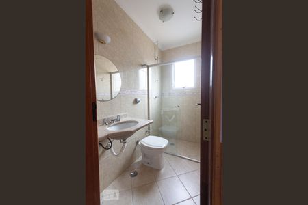 Casa à venda com 143m², 3 quartos e 2 vagasBanheiro suíte 1