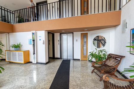 Apartamento à venda com 126m², 2 quartos e 2 vagas Apartamento à venda com 126m², 2 quartos e 2 vagasHall