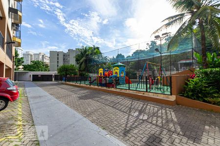 Apartamento à venda com 126m², 2 quartos e 2 vagas Apartamento à venda com 126m², 2 quartos e 2 vagasÁrea Comum - Playground