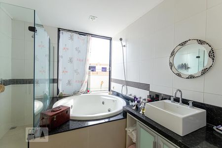 Apartamento à venda com 126m², 2 quartos e 2 vagas Apartamento à venda com 126m², 2 quartos e 2 vagasBanheiro da Suite Master