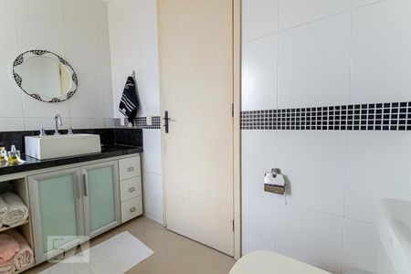 Apartamento à venda com 126m², 2 quartos e 2 vagas Apartamento à venda com 126m², 2 quartos e 2 vagasBanheiro da Suite Master