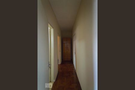 Casa à venda com 180m², 3 quartos e 6 vagasCorredor