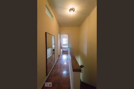 Casa à venda com 180m², 3 quartos e 6 vagasCorredor