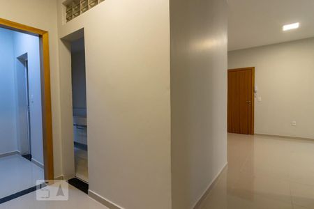 Corredor de apartamento para alugar com 2 quartos, 80m² em Setor Habitacional Vicente Pires - Trecho 3, Brasília