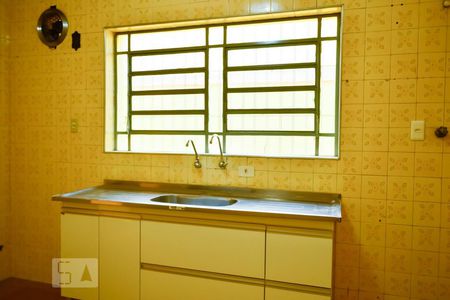 Casa para alugar com 170m², 3 quartos e 1 vaga Casa para alugar com 170m², 3 quartos e 1 vagaCozinha Pia e Gabinete