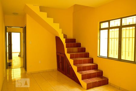 Sala Escada Piso Superior de casa para alugar com 3 quartos, 170m² em Vila Ré, São Paulo