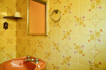 Casa para alugar com 170m², 3 quartos e 1 vaga Casa para alugar com 170m², 3 quartos e 1 vagaBanheiro Espelho