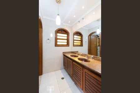 Casa para alugar com 278m², 5 quartos e 2 vagas Casa para alugar com 278m², 5 quartos e 2 vagasBanheiro da Suíte