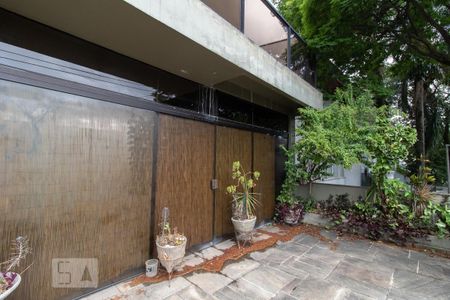 Casa para alugar com 278m², 5 quartos e 2 vagas Casa para alugar com 278m², 5 quartos e 2 vagasVaranda