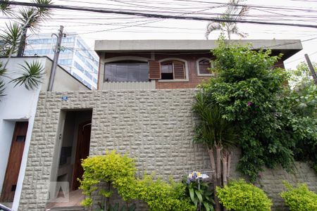 Casa para alugar com 278m², 5 quartos e 2 vagas Casa para alugar com 278m², 5 quartos e 2 vagasFachada