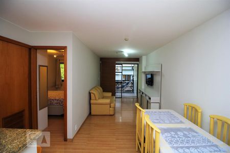 Sala de apartamento para alugar com 1 quarto, 55m² em Flamengo, Rio de Janeiro