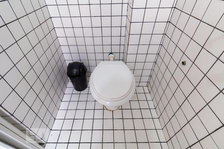 Banheiro de kitnet/studio para alugar com 1 quarto, 38m² em República, São Paulo