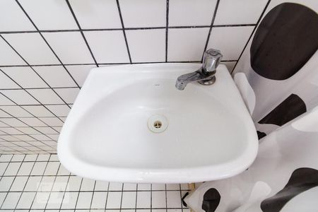 Banheiro de kitnet/studio para alugar com 1 quarto, 38m² em República, São Paulo