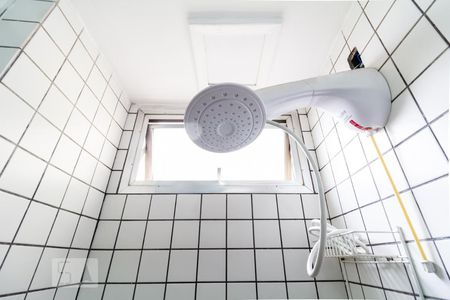 Banheiro de kitnet/studio para alugar com 1 quarto, 38m² em República, São Paulo