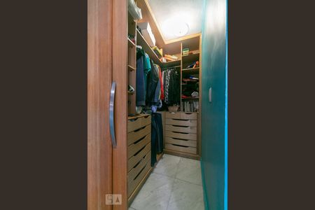Casa à venda com 230m², 3 quartos e 5 vagasCloset Suíte 2