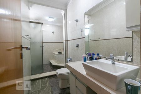 Casa à venda com 230m², 3 quartos e 5 vagasBanheiro da Suíte 3