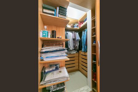 Casa à venda com 230m², 3 quartos e 5 vagasCloset Suíte 3