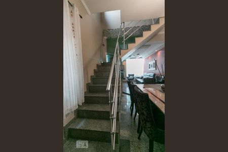 Escadas de casa à venda com 3 quartos, 230m² em Vila Zelina, São Paulo