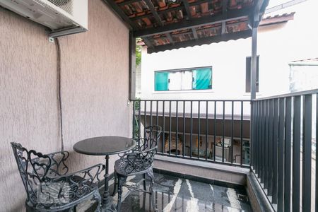 Casa à venda com 230m², 3 quartos e 5 vagasVaranda da Suíte 2