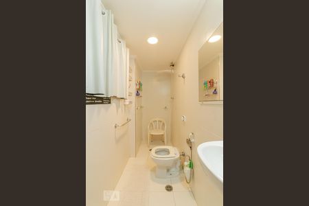 Casa à venda com 240m², 5 quartos e 2 vagasBanheiro da Suite 1