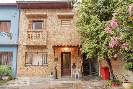 Casa à venda com 240m², 5 quartos e 2 vagasFachada