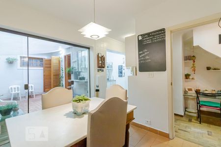 Casa à venda com 240m², 5 quartos e 2 vagasCopa