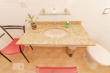 Casa à venda com 240m², 5 quartos e 2 vagasBanheiro