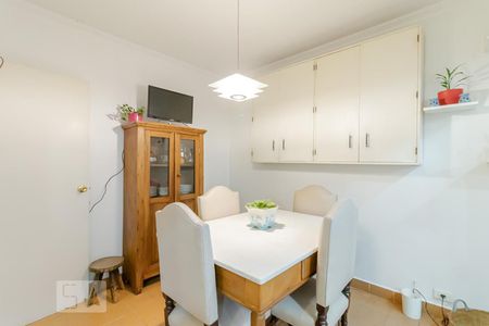 Casa à venda com 240m², 5 quartos e 2 vagasCopa